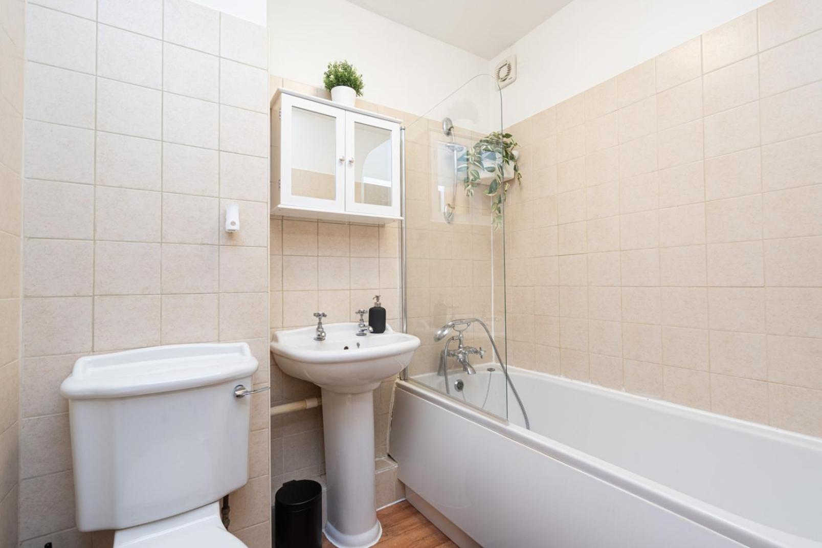 לונדון Apartment In Elephant & Castle With Parking מראה חיצוני תמונה